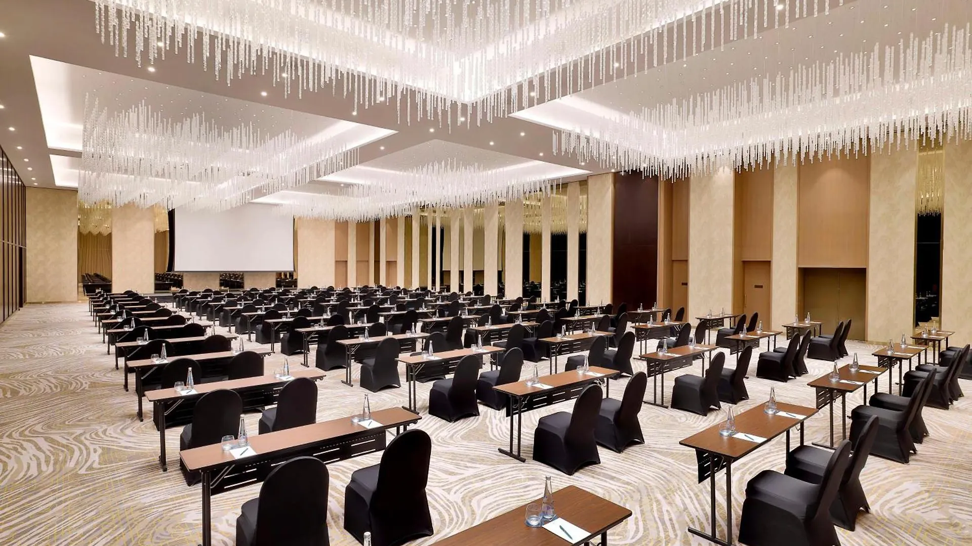 Hotel Embassy Suites By Hilton Dubai Business Bay
