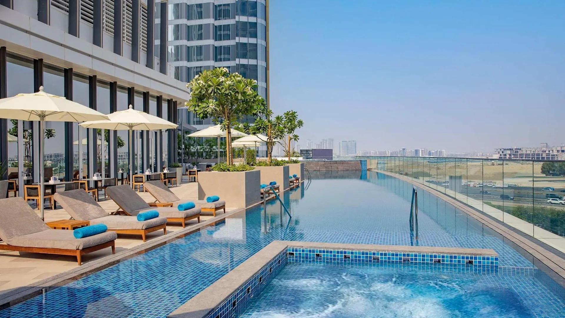 Embassy Suites By Hilton Dubai Business Bay 5*,