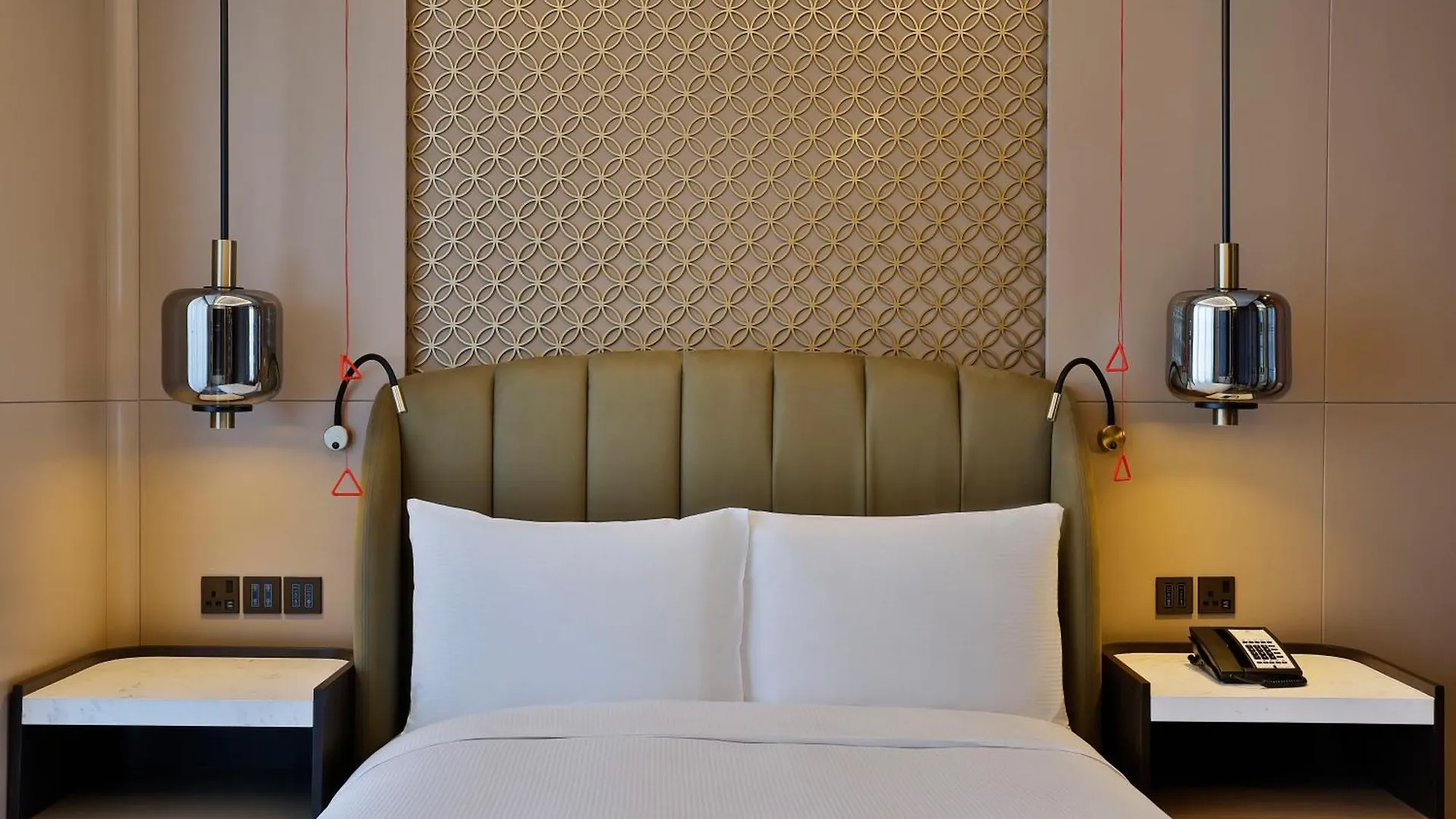 Hotel Embassy Suites By Hilton Dubai Business Bay